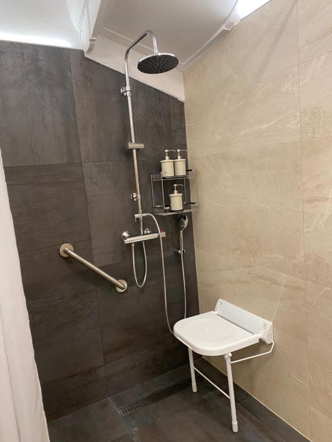 Chez Helene 3 Etoiles, Labellise Disabled Pmr,Pour 4 Personnes Chiens Bienvenus-Pet Friendly Appartement Bourg-Madame Buitenkant foto